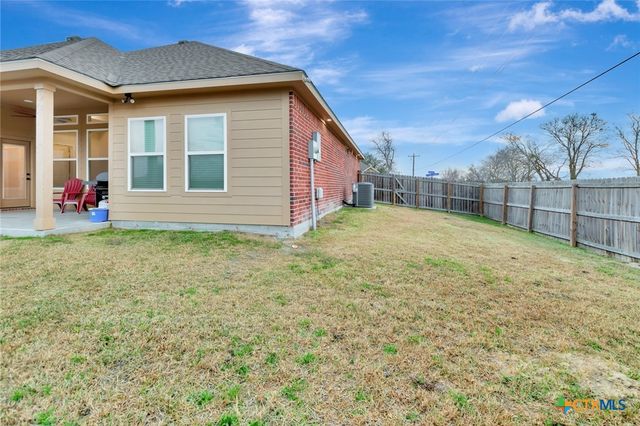 102 Tiki Court, Victoria, TX 77904