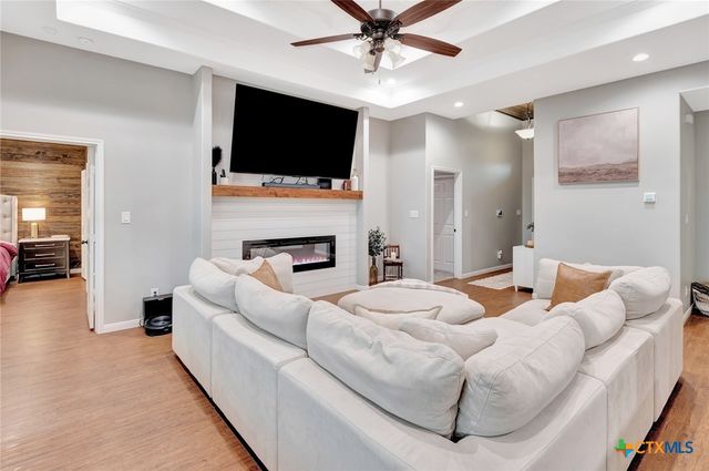 102 Tiki Court, Victoria, TX 77904