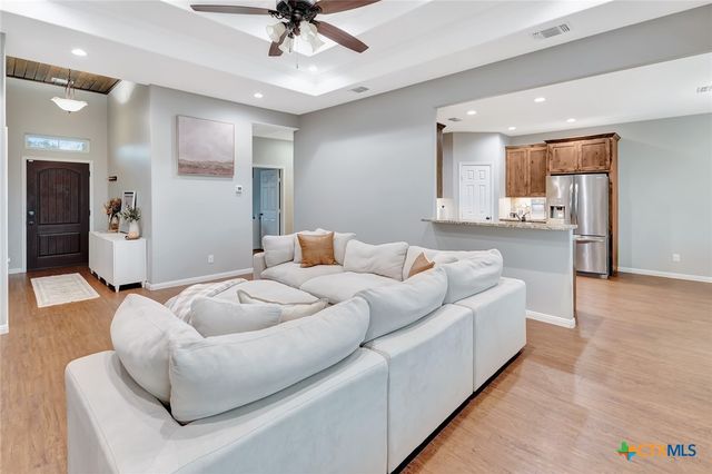 102 Tiki Court, Victoria, TX 77904