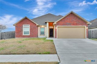 102 Tiki Court, Victoria, TX 77904