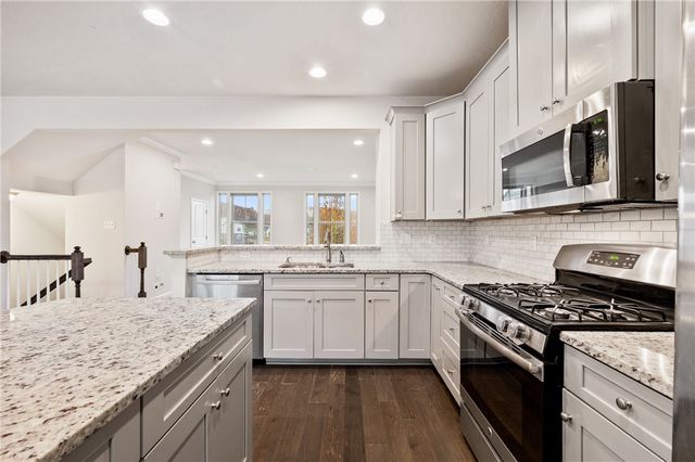 416 Fairmont Dr, Marshall, PA 15090