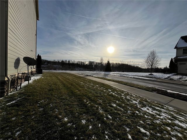 416 Fairmont Dr, Marshall, PA 15090