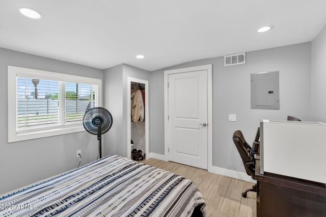 2221 N 27TH Street, Phoenix, AZ 85008