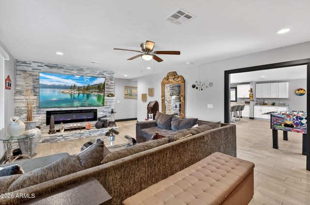 2221 N 27TH Street, Phoenix, AZ 85008