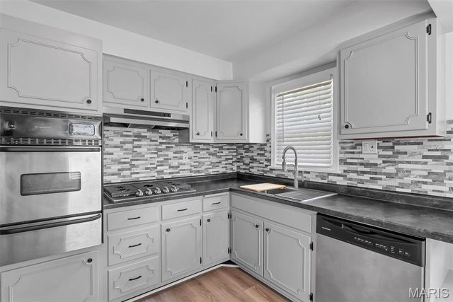 9542 Theodosia Avenue, Overland, MO 63114