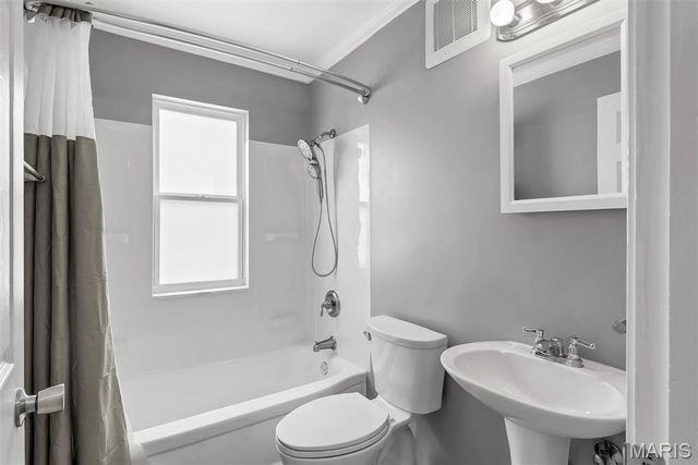 9542 Theodosia Avenue, Overland, MO 63114