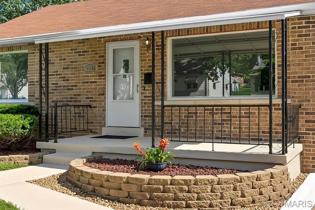 9542 Theodosia Avenue, Overland, MO 63114