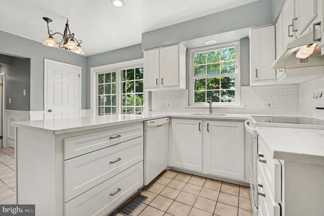 324 W MONTGOMERY AVE, North Wales, PA 19454
