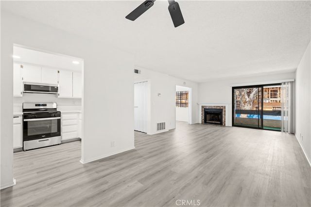 1903 Temple Avenue 210, Signal Hill, CA 90755