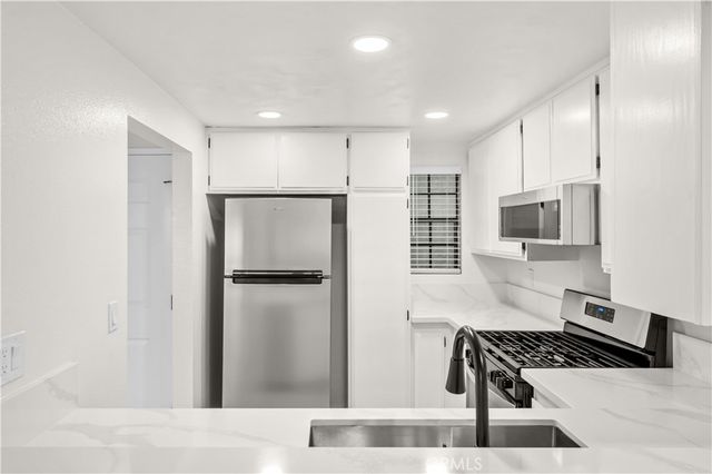 1903 Temple Avenue 210, Signal Hill, CA 90755