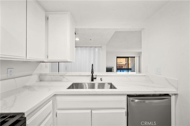 1903 Temple Avenue 210, Signal Hill, CA 90755