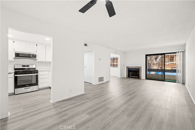 1903 Temple Avenue 210, Signal Hill, CA 90755