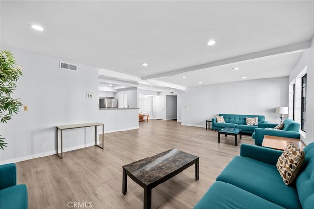 1903 Temple Avenue 210, Signal Hill, CA 90755
