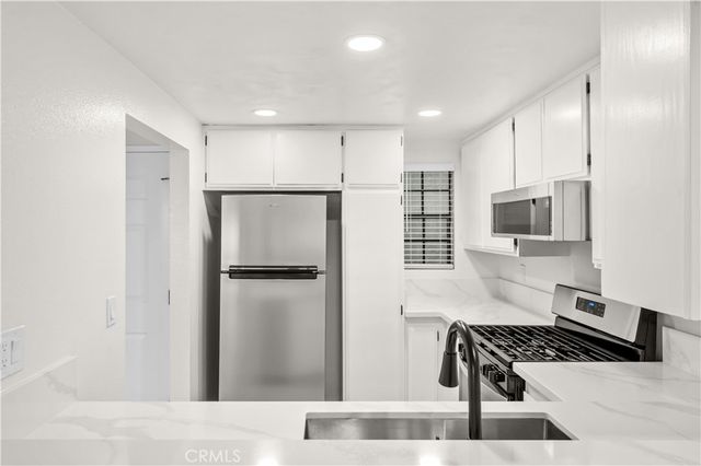 1903 Temple Avenue 210, Signal Hill, CA 90755