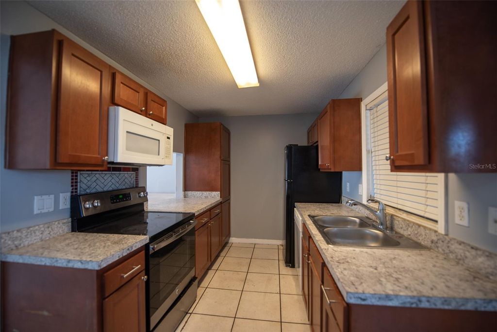 Image 14 of property listing at 1621 SANDY POINT SQUARE 61, Orlando, FL 32807