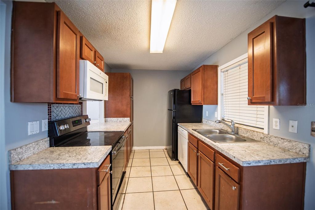 Image 15 of property listing at 1621 SANDY POINT SQUARE 61, Orlando, FL 32807
