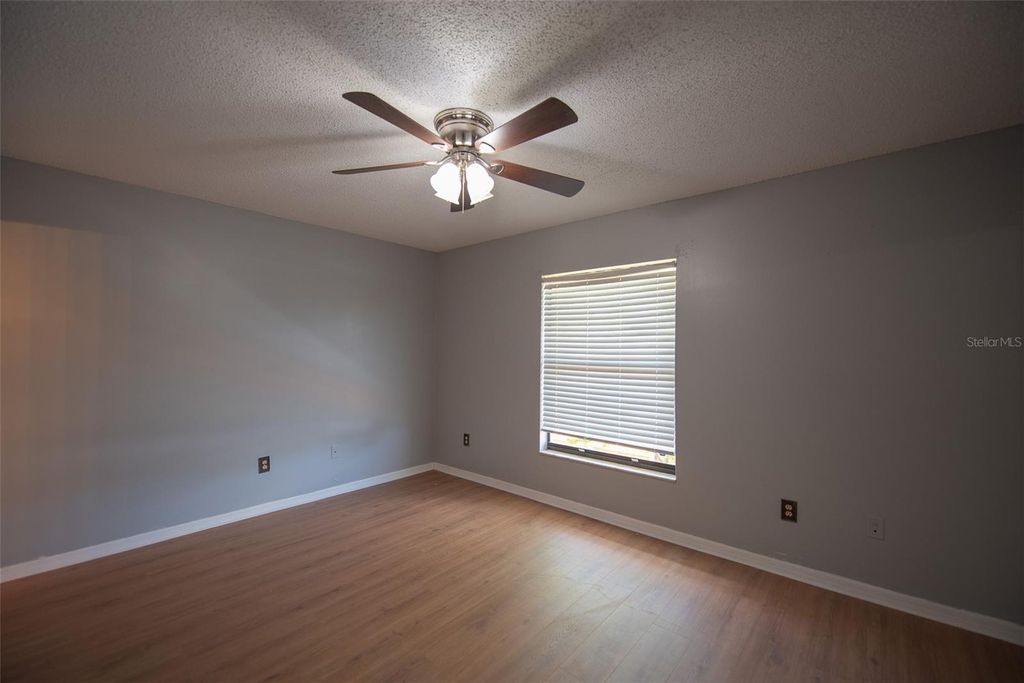 Image 3 of property listing at 1621 SANDY POINT SQUARE 61, Orlando, FL 32807