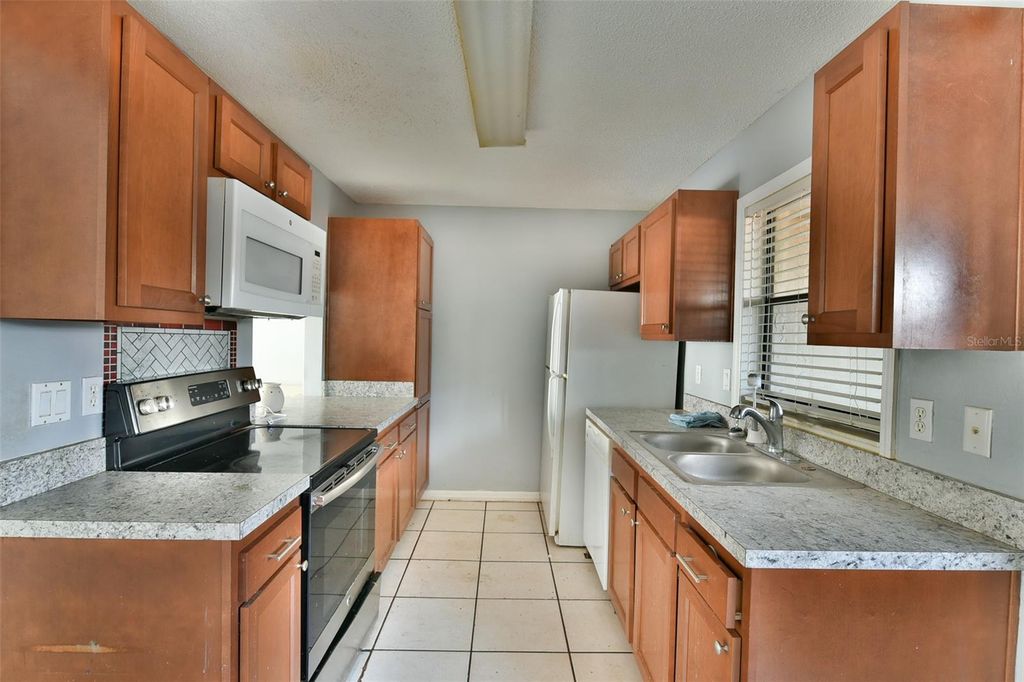 Image 22 of property listing at 1621 SANDY POINT SQUARE 61, Orlando, FL 32807