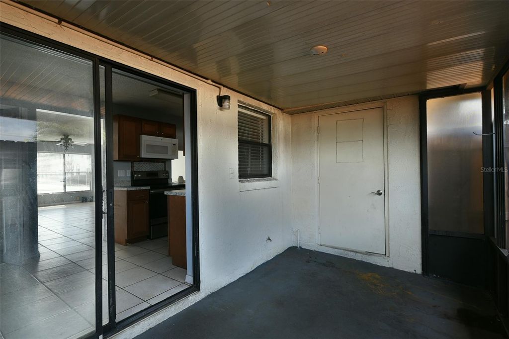 Image 23 of property listing at 1621 SANDY POINT SQUARE 61, Orlando, FL 32807