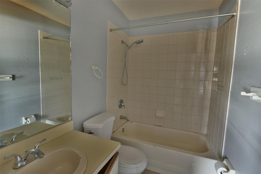 Image 25 of property listing at 1621 SANDY POINT SQUARE 61, Orlando, FL 32807