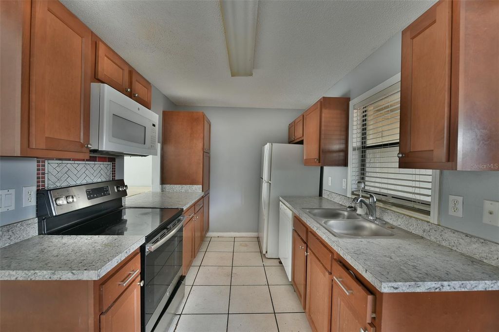 Image 27 of property listing at 1621 SANDY POINT SQUARE 61, Orlando, FL 32807