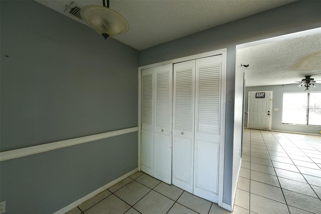 Image 28 of property listing at 1621 SANDY POINT SQUARE 61, Orlando, FL 32807
