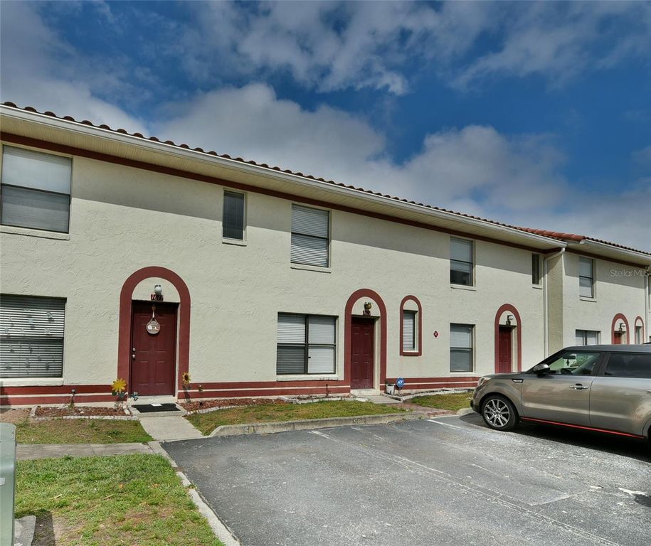 Image 30 of property listing at 1621 SANDY POINT SQUARE 61, Orlando, FL 32807