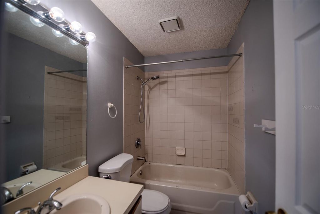 Image 4 of property listing at 1621 SANDY POINT SQUARE 61, Orlando, FL 32807