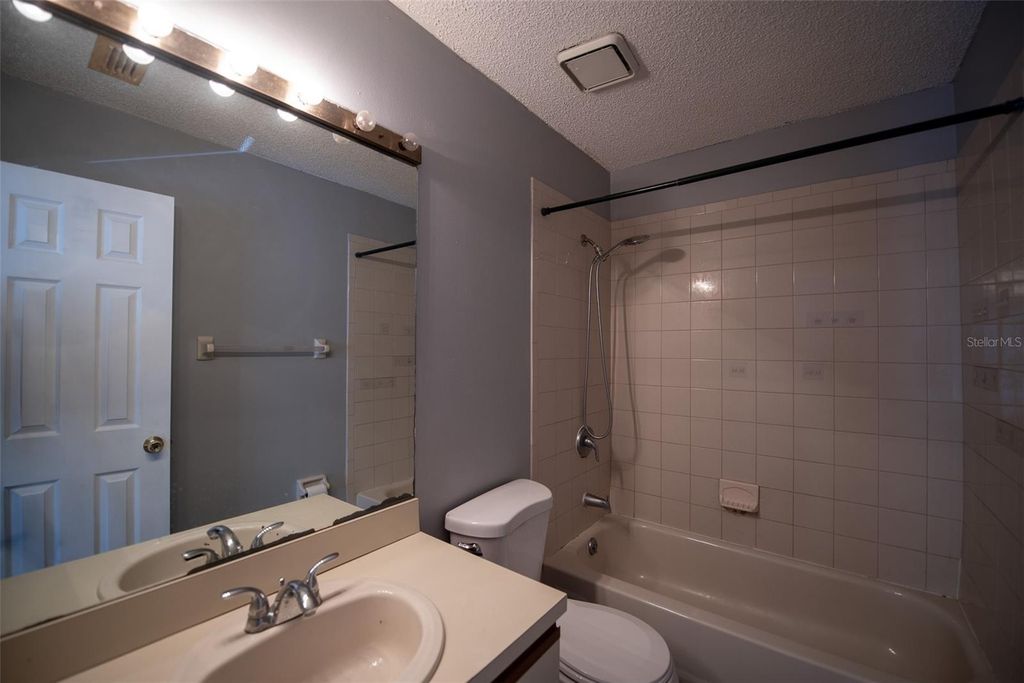 Image 6 of property listing at 1621 SANDY POINT SQUARE 61, Orlando, FL 32807