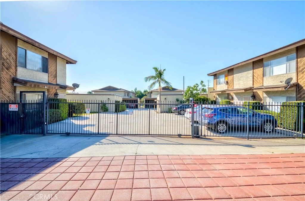 Image 18 of property listing at 918 Huntington Dr O, Duarte, CA 91010