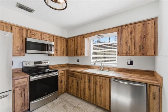 8 BERKSHIRE LANE, Palm Coast, FL 32137