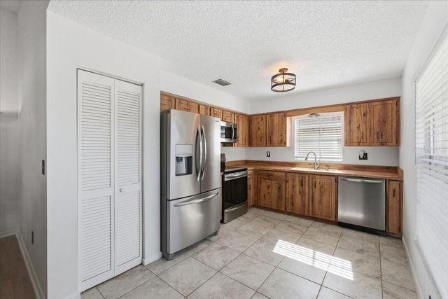 8 BERKSHIRE LANE, Palm Coast, FL 32137