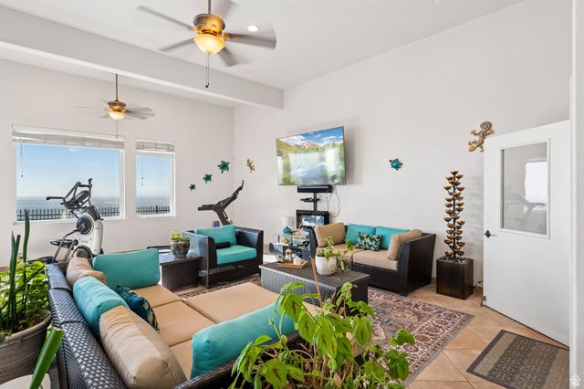 941 N SANDHURST DR, Salt Lake City, UT 84103