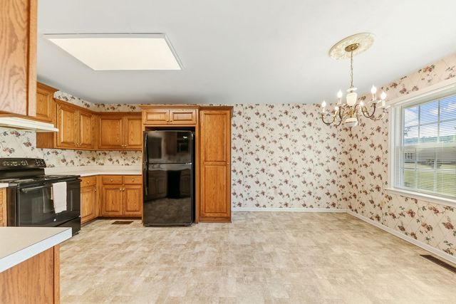 303 Springdale Dr, Columbia, TN 38401