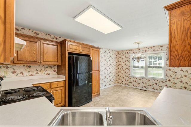 303 Springdale Dr, Columbia, TN 38401