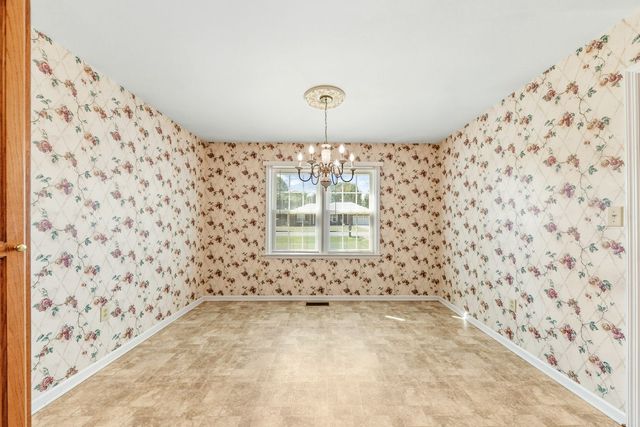 303 Springdale Dr, Columbia, TN 38401