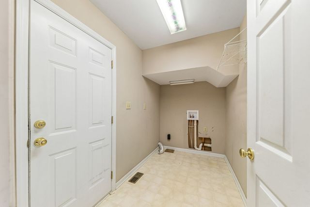 303 Springdale Dr, Columbia, TN 38401