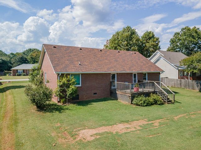 303 Springdale Dr, Columbia, TN 38401