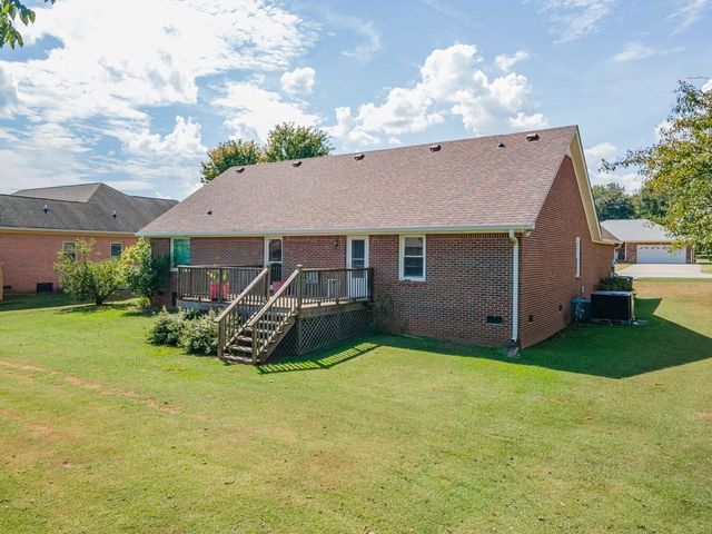 303 Springdale Dr, Columbia, TN 38401