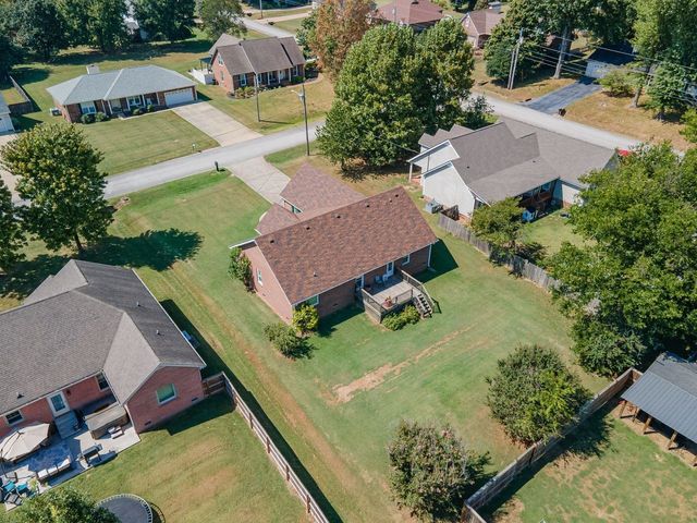 303 Springdale Dr, Columbia, TN 38401
