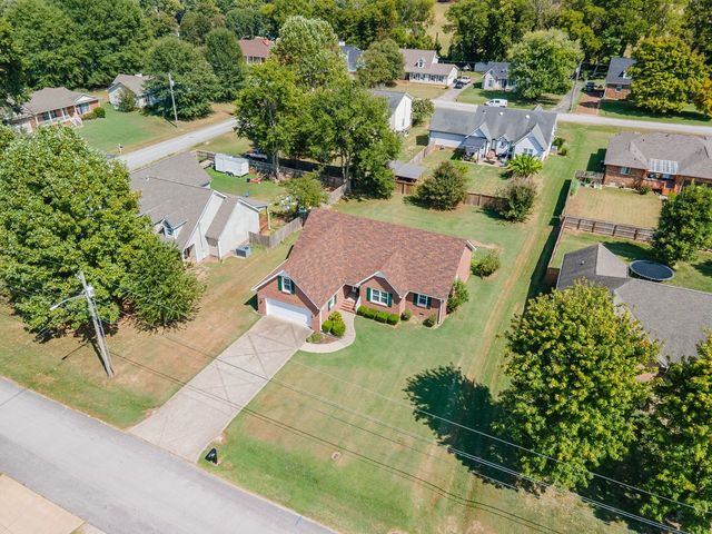 303 Springdale Dr, Columbia, TN 38401