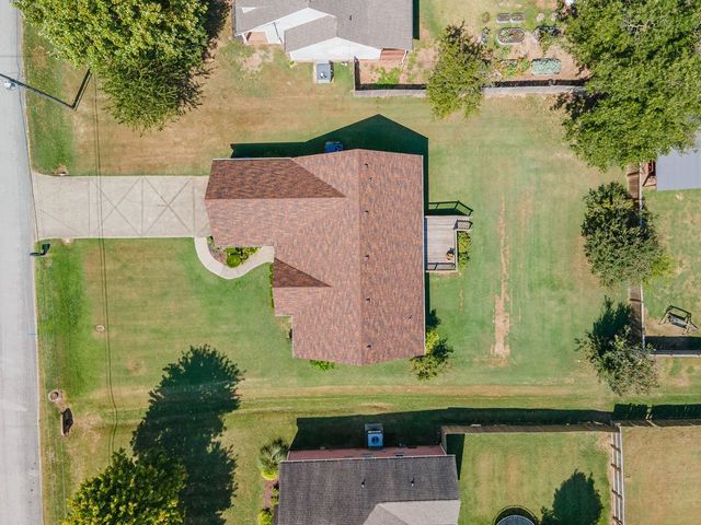 303 Springdale Dr, Columbia, TN 38401