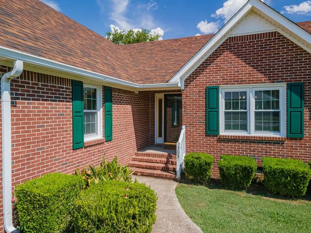 303 Springdale Dr, Columbia, TN 38401
