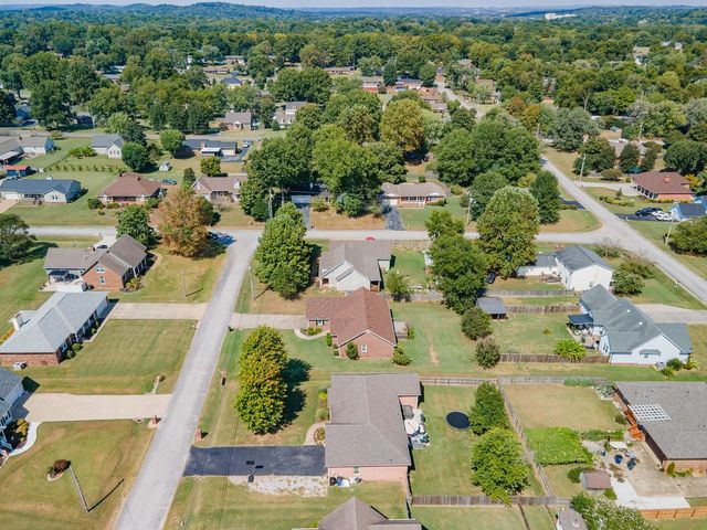 303 Springdale Dr, Columbia, TN 38401