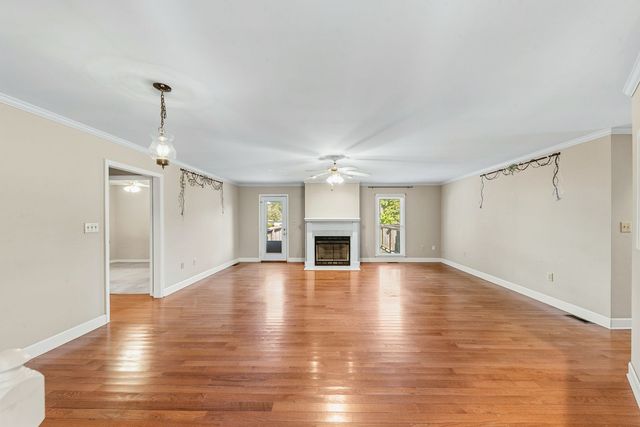 303 Springdale Dr, Columbia, TN 38401