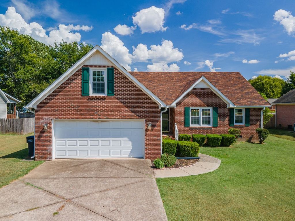 303 Springdale Dr, Columbia, TN 38401