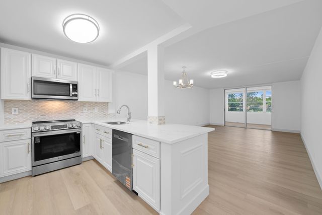 370 NW 76TH Avenue 204, Margate, FL 33063