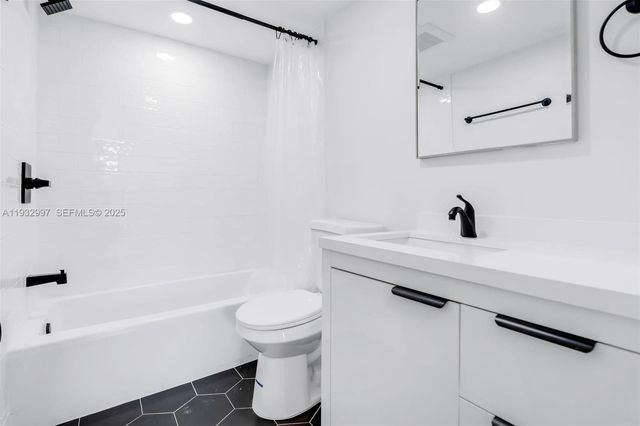 2801 NE 183rd St 315W, Aventura, FL 33160