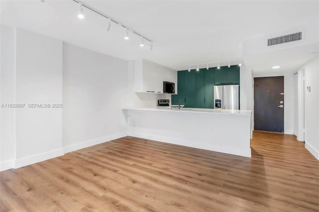 2801 NE 183rd St 315W, Aventura, FL 33160