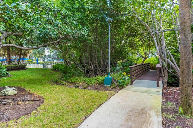 2801 NE 183rd St 315W, Aventura, FL 33160